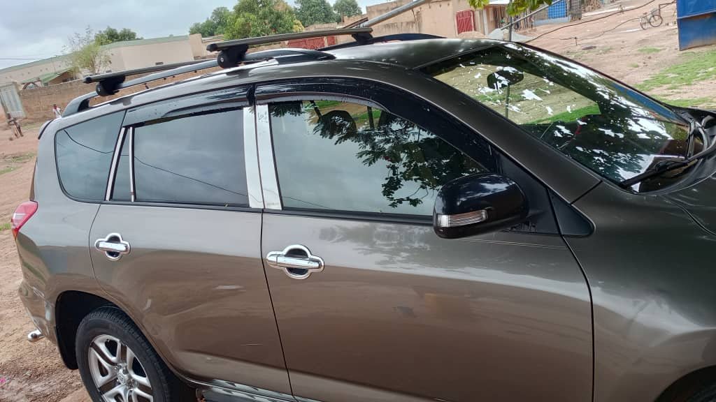 Toyota RAV4 - Profil arriere - Massida Services Burkina Faso