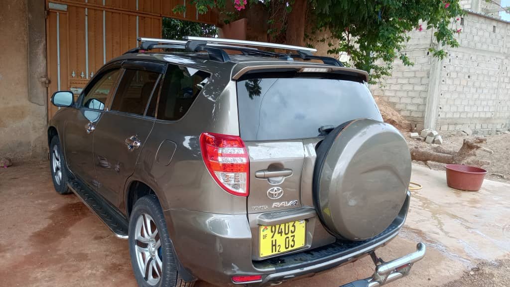 Toyota RAV4 - Vue arriere - Location vehicule Ouagadougou